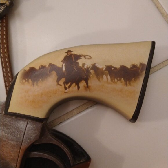 Bradford Exchange - The Duke - John Wayne Straight Shooter Holster Wall Hanging - Picture 3 of 13